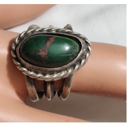 STERLING VINTAGE TURQUOISE RING SOUTHWEST DEISGN S-7. WT/ 10 GRAMS STERLING VINTAGE TURQUOISE RING SOUTHWEST DEISGN S-7. WT/ 10 GRAMS