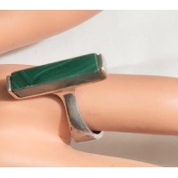 STERLING VTG. RING W, MALACHITE ELONGATED STONE S-7.5 WT 10.9 GRAMS STERLING VTG. RING W, MALACHITE ELONGATED STONE S-7.5 WT 10.9 GRAMS